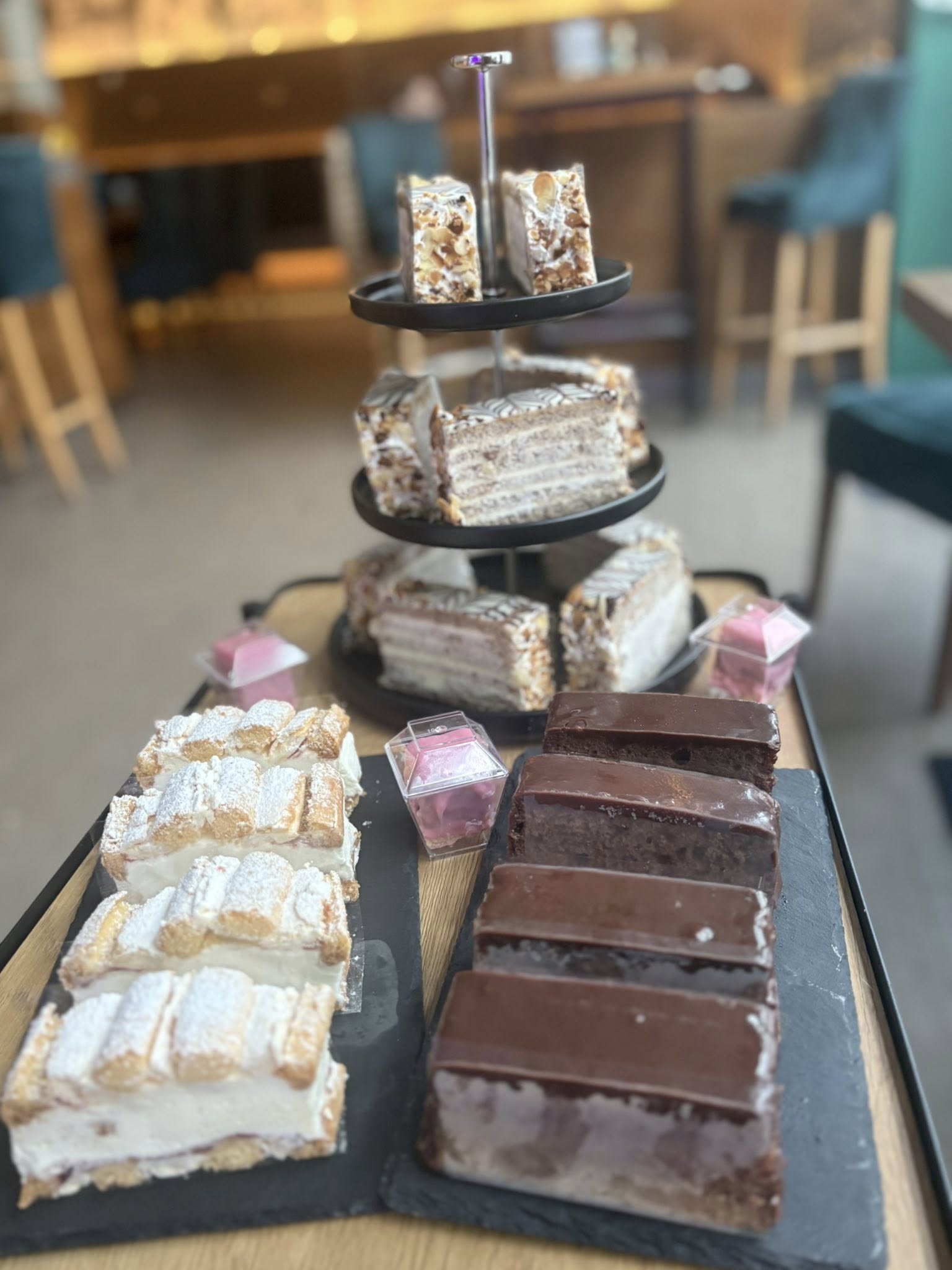 Mehlspeisen – Café Smaragd